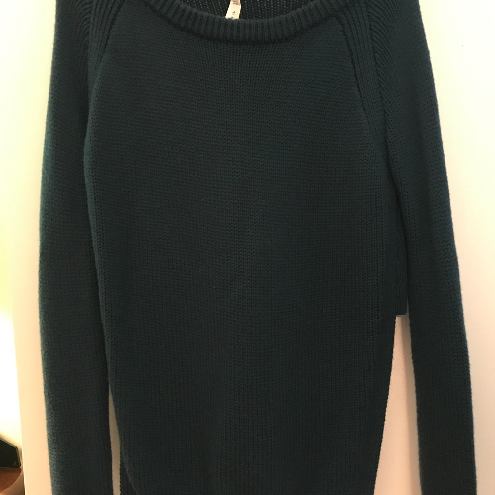 Lululemon Athletica sweater sz 6 worn few times.